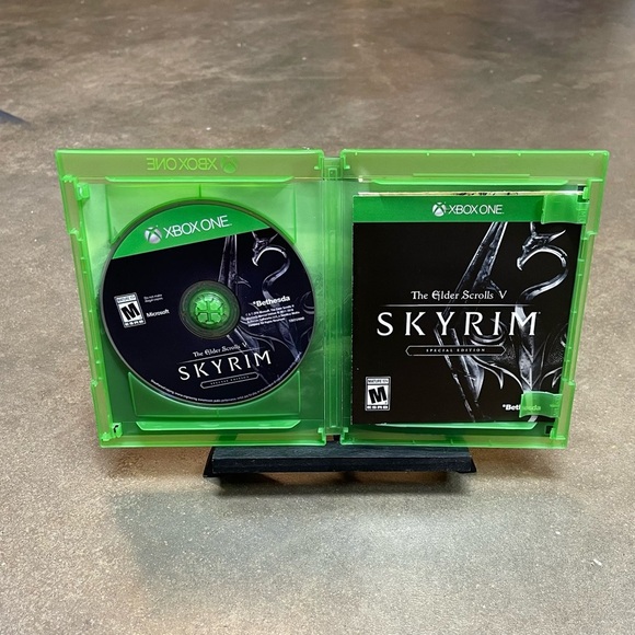 The Elder Scrolls V: Skyrim Special Edition (Xbox One, 2016) Disc, Case, Insert - Picture 7 of 7